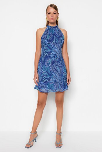 Trendyol Collection Rochie țesută din șifon mini căptușită, cu decolteu cu șalter, cu imprimeu floral albastru TWOSS23EL02293