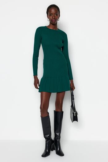 Trendyol Collection Szmaragdowo zielona mini sukienka plisowana dzianinowa TWOAW24EL00013