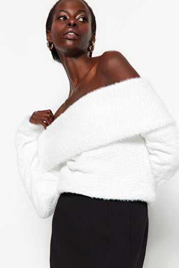 Trendyol Collection Carmen Collar Ecru Knitwear Sweater - Feather and Beard Yarn TWOAW24KZ00121