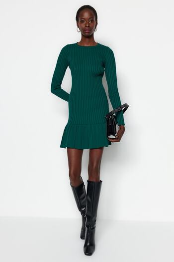 Trendyol Collection Szmaragdowo zielona mini sukienka plisowana dzianinowa TWOAW24EL00013