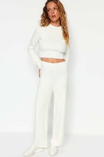Trendyol Collection Ecru Crop Basic Knitwear Top and Bottom Set TWOAW24AU00024