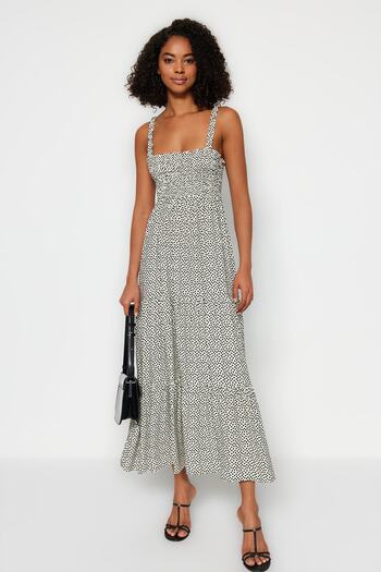 Trendyol Collection Λευκό πουά ίσιο λουράκι τετράγωνο λαιμό Gipe Λεπτομερές υφασμένο μίντι φόρεμα TWOSS23EL02444