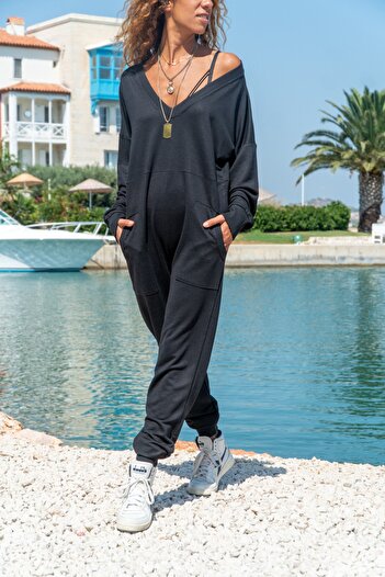 Güneşkızı Women's Black V-Neck Pocket Loose Shalwar Jumpsuit GK-CCK10-01