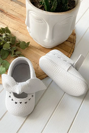 Li Puna - White Luz Genuine Leather Baby Shoes with Heart Detail