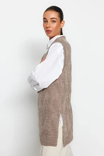 Trendyol Modest Πλεκτό πουλόβερ με λαιμόκοψη σε σχήμα βιζόν TCTAW24UV00037