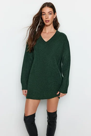 Trendyol Collection Grünes Mini-Strickkleid mit breiter Passform – Soft Texture TWOAW24EL00086