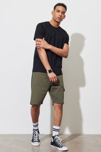 ALTINYILDIZ CLASSICS Pánské černé tričko Slim Fit úzkého střihu s výstřihem, 100% bavlna