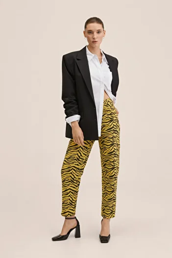 MANGO Woman Senffarbene Damenjeans 27003272