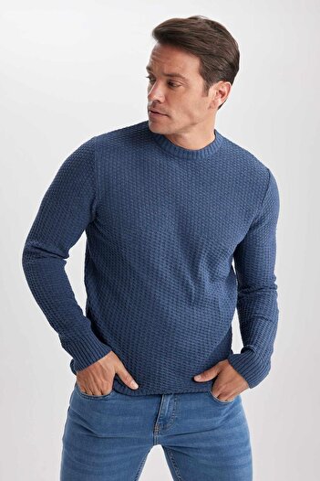 DeFacto Lacivert Standart Fit Normal Kesim Bisiklet Yaka Dokulu Basic Düz Triko Kazak R1175az23au