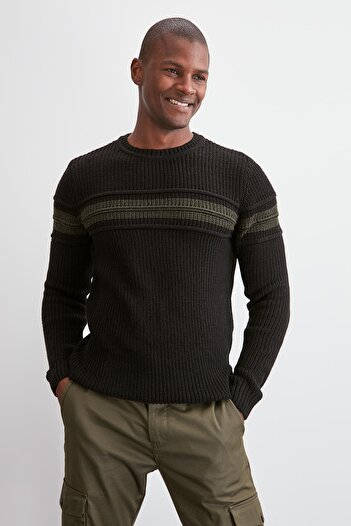 Trendyol Collection Черен тънък вълнен пуловер с дълги ръкави и деколте Tmnaw20Kz1117