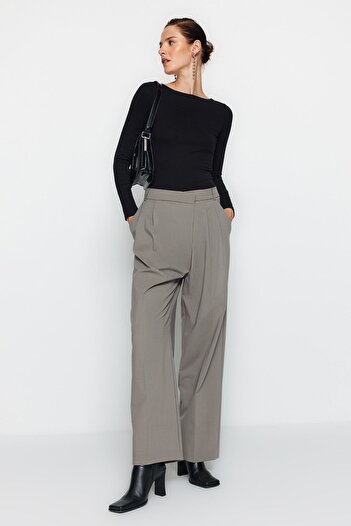 Trendyol Collection Schwarze, dehnbare, dehnbare Strickbluse aus Baumwolle mit U-Boot-Ausschnitt TWOAW24BZ00166