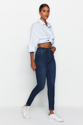 Trendyol Collection Tmavě modré elastické úzké džíny s vysokým pasem TWOAW24JE00070