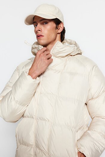 Trendyol Collection Μπεζ Oversize Down παλτό - Αδιάβροχο και ανθεκτικό στον αέρα TMNAW23MO00086
