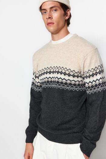 Trendyol Collection Anthrazitfarbener Slim-Fit-Wollpullover mit Rundhalsausschnitt und Jacquard-Strickpullover TMNAW21KZ0738