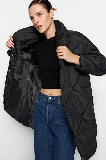 Trendyol Collection Oversize Black Quilted Coat - Twoaw22Mo0069
