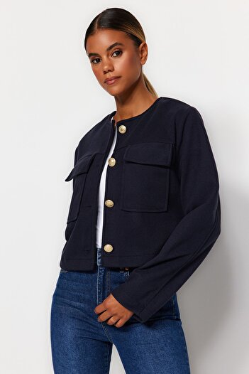 Trendyol Collection Detailní bunda s knoflíkem v námořnické modré barvě TWOAW24MO00132