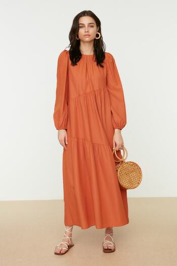Trendyol Modest Cinnamon Gather Λεπτομερές βαμβακερό υφασμένο φόρεμα TCTSS21EL3470