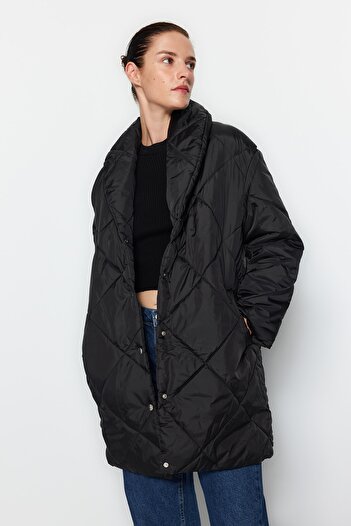 Trendyol Collection Oversize Black Quilted Coat - Twoaw22Mo0069