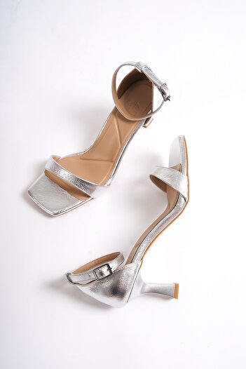 Modabuymus Minimiddle Silver Single Band Goblet Heeled Shoes