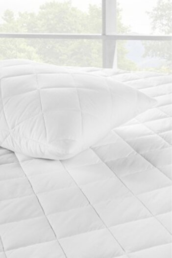 Linnda Home Quilted Microfiber Mattress Protector Mattress Protector
