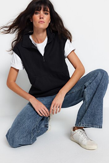 Trendyol Collection Черен плетен суитшърт Thessaloniki/трикотаж с яка с цип и нулев ръкав TWOAW24SW00002