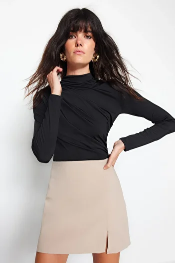 Trendyol Collection Black Gather Detailní stojánek, límec Stretch pletené tělo se zapínáním na patentky TWOAW24BD00014