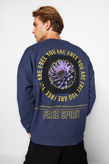 Trendyol Collection Φούτερ Indigo Oversize/Wide Cut Flower Back με στάμπα με φλις εσωτερικά/ζεστό φούτερ TMNAW23SW00493