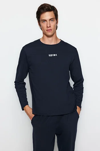 Trendyol Collection Темно-синій піжамний комплект з принтом Orme Regular Fit TMNAW24PT00005
