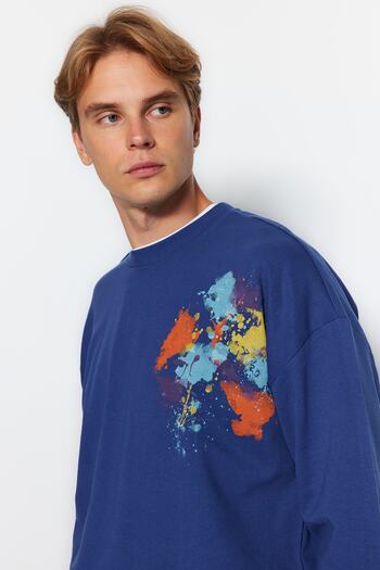 Trendyol Collection Geometric Printed Navy Blue Oversize Sweatshirt - Crew Neck TMNAW23SW00262