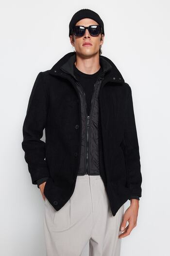 Trendyol Collection Zimní kabát ze směsi vlny Black Stamp – Regular Fit, stojáček TMNAW24KB00002