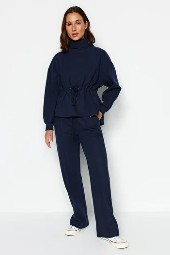 Trendyol Collection Sötétkék Thessaloniki szövet bordás zsebek széles egyenes/egyenes kötött melegítőnadrág nadrág TWOAW24EA00021