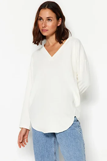 Trendyol Collection Ekru Premium Silná Bavlněná Trička s Výstřihem do V Bavlněná Regular/Normal Fit Pletená Trička TWOAW24TS00005