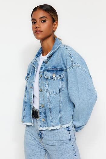 Trendyol Collection Világoskék Crop farmer dzseki bojttal a szegélynél TWOSS21CE0046