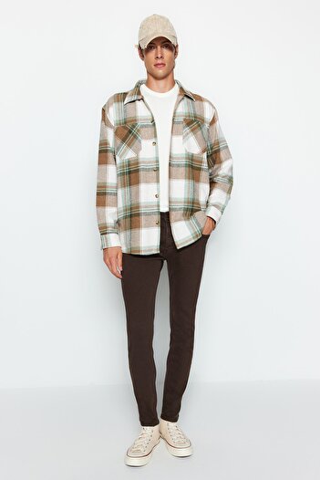 Trendyol Collection Braune Slim-Fit-Jeans-Jeanshose aus dehnbarem Stoff mit schmaler Passform TMNAW23JE00047