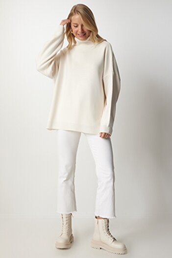 Happiness İstanbul Pulover oversize din tricot cu gât crem pentru femei BV00084