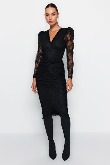 Trendyol Collection Černé, přiléhavé, podšité krajkové elegantní večerní šaty TPRAW24EL00019
