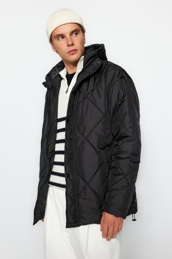 Trendyol Collection Oversize Μαύρο καπιτονέ μπουφάν - Ανθεκτικό στο νερό και τον αέρα, με κουκούλα, ελαφρύ TMNAW24MO00006