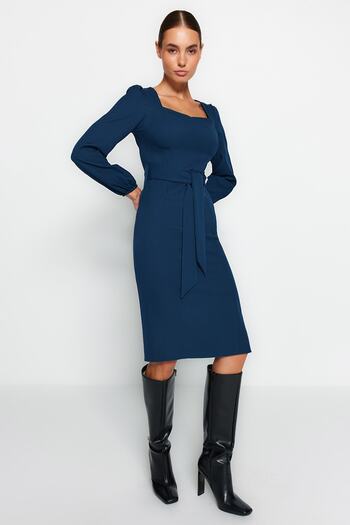 Trendyol Collection Μίντι υφαντό φόρεμα Body Wrap με βενζίνη με ζώνη TWOAW23EL00895