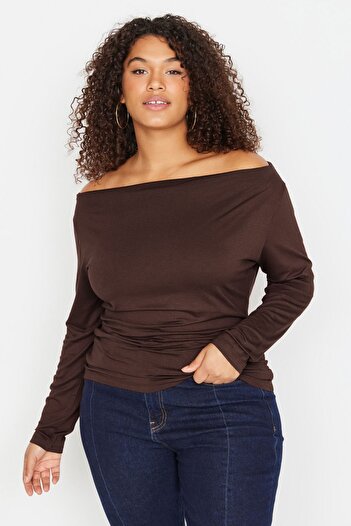 Trendyol Curve Strechy ντραπέ καφέ πλεκτή μπλούζα - γιακάς Carmen/Madonna, Plus Size TBBAW23AF00031