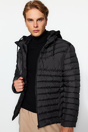 Trendyol Collection Μαύρη πλεκτή κουκούλα φουσκωτό αντιανεμικό και αδιάβροχο χειμερινό πουπουλένιο παλτό TMNAW21MO0013