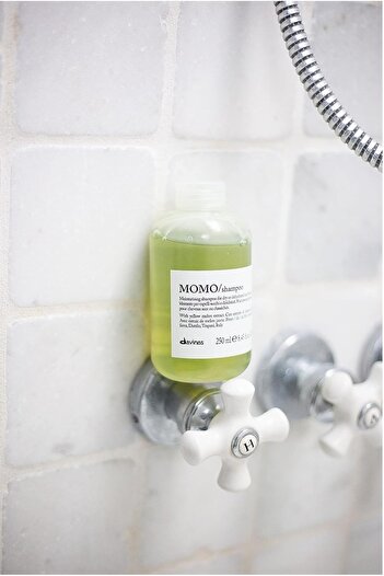 Davines Momo Moisturizing Anti-Radical Shampoo - 75625 8.45 fl.oz.ECBeauty!Q213 para Dehydrated Hair