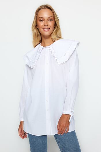 Trendyol Modest Tkaná košile s ecru límečkem a detailem bambulky TCTSS22GO0335