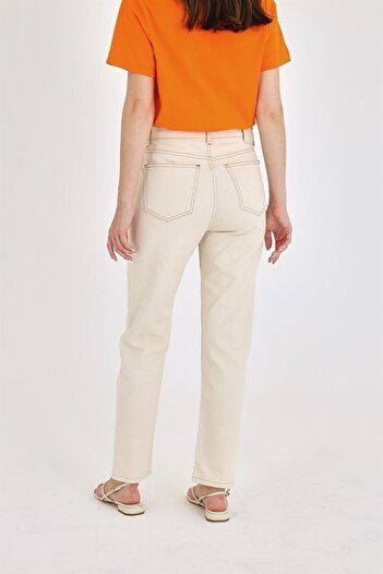 MAKRAS EXCLUSIVE Penelope Talie înaltă Lycra Ecru Mom Jeans Pantaloni flexibili din denim