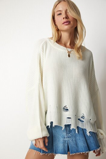 Happiness İstanbul Women's Bone Ripped Detailed Oversize Knit Sweater Ki00098