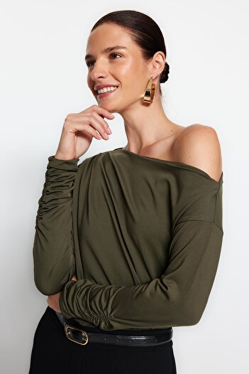 Trendyol Collection Khaki asymetrický límec Splývavá strečová pletená halenka TWOAW21BZ1383