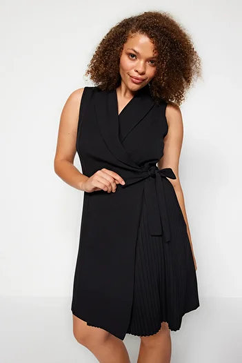 Trendyol Curve Black Straight Double-breasted Woven Dress TBBSS23AH00254