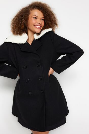 Trendyol Curve Black Wool Blended Stamp Coat - Fur Collar Detail, Regular Fit TBBAW24DD00009
