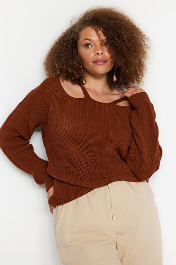 Trendyol Curve Brown Front Window/Cut Out Detailed Knitwear Sweater TBBAW24AN00034