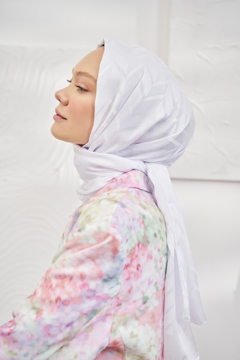 ARMANDA Italian Jacquard Zigzag Pattern Shawl - Off White
