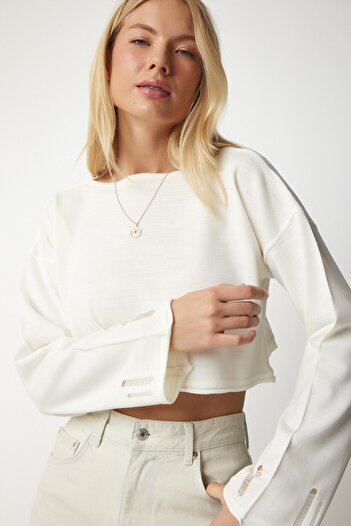 Happiness İstanbul Women's Bone Ripped Detailed Knitwear Crop Sweater Kİ00097
